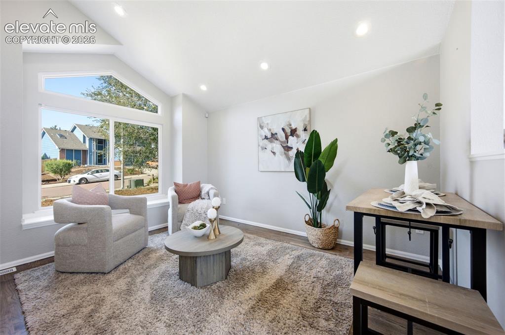 Image 5 of 42: Sitting Room