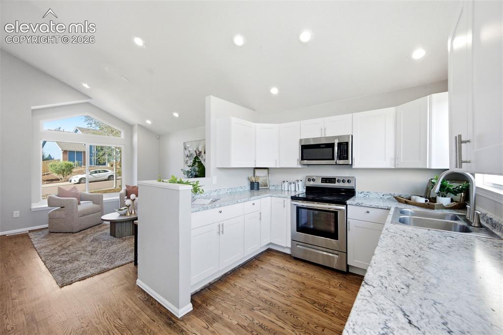 Image 9 of 42: Kitchen