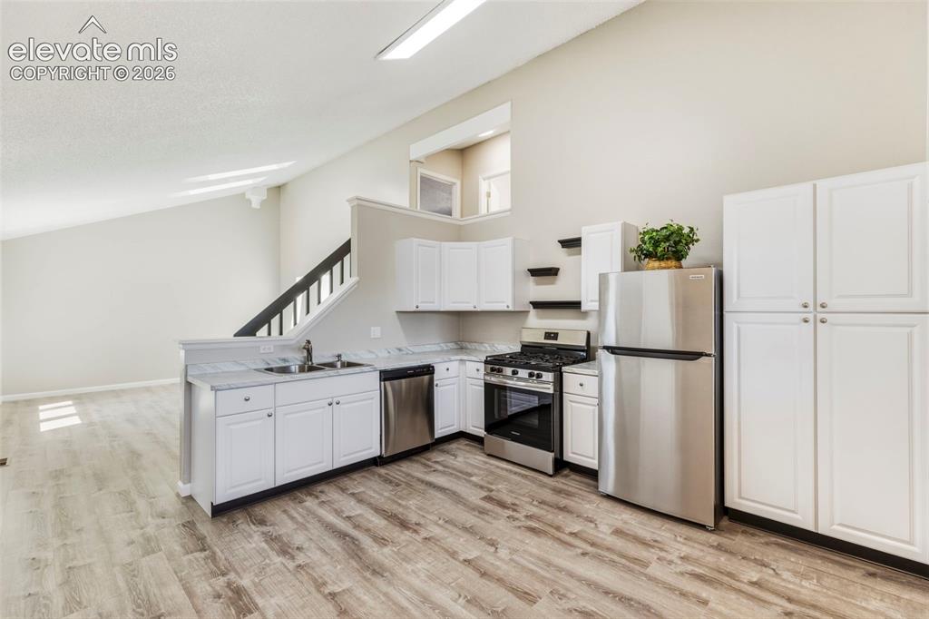 Image 11 of 35: Kitchen
