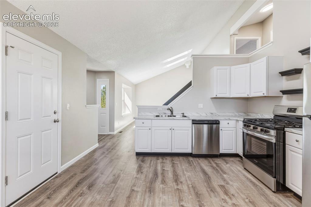 Image 15 of 35: Kitchen