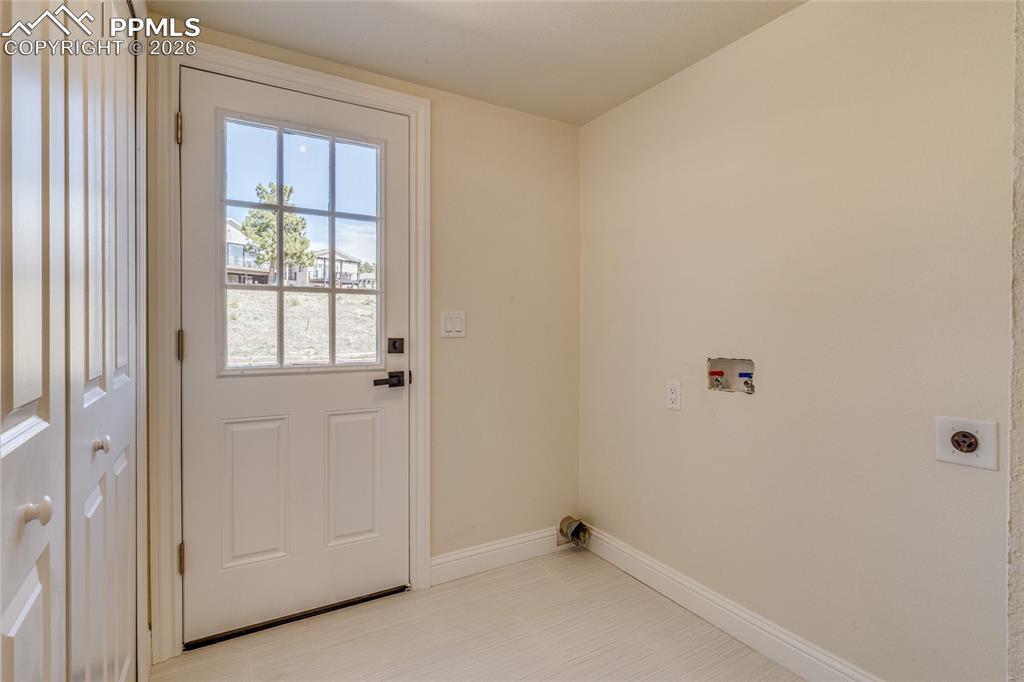 Image 29 of 50: Laundry