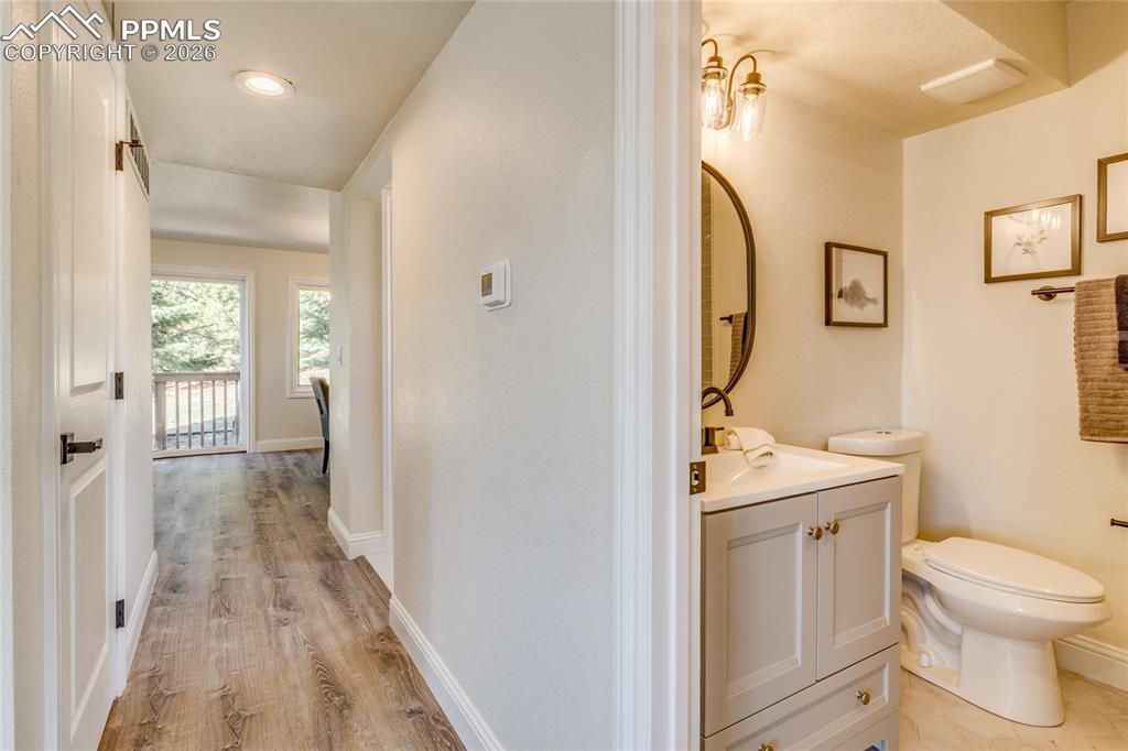 Image 9 of 50: Bathroom