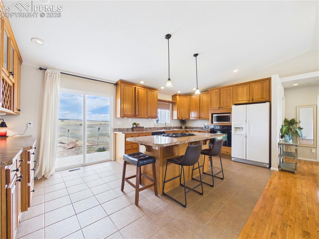 Image 10 of 47: Kitchen