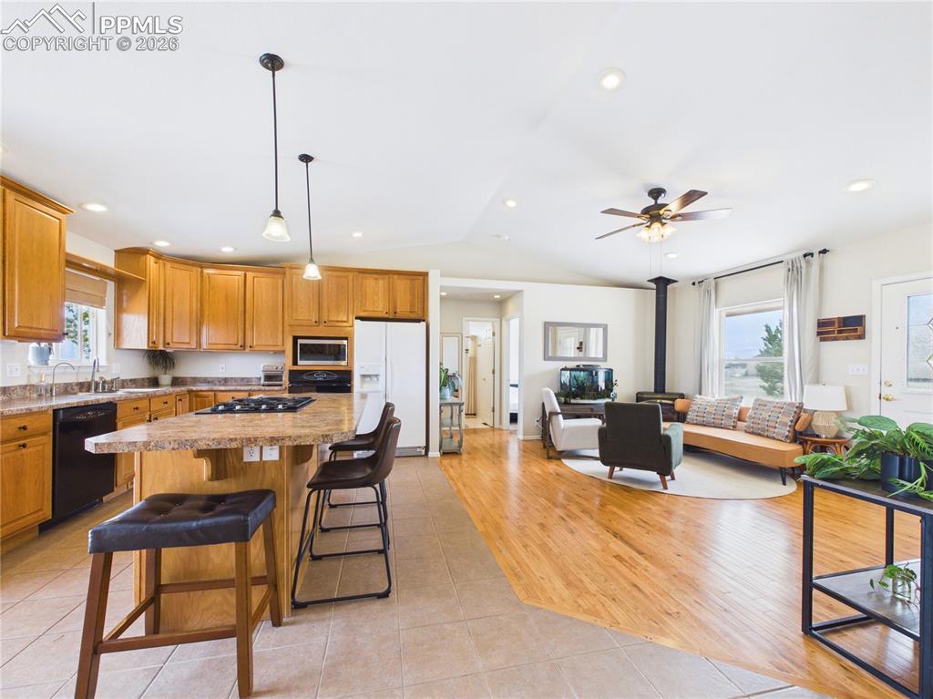Image 11 of 47: Kitchen