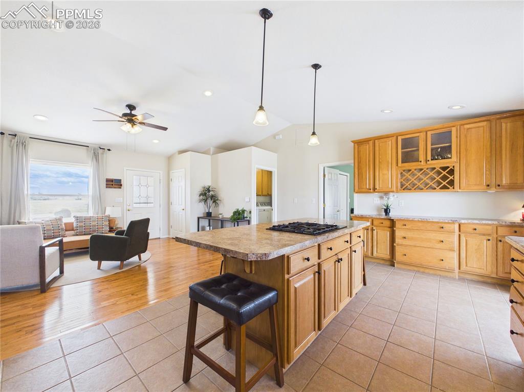 Image 14 of 47: Kitchen
