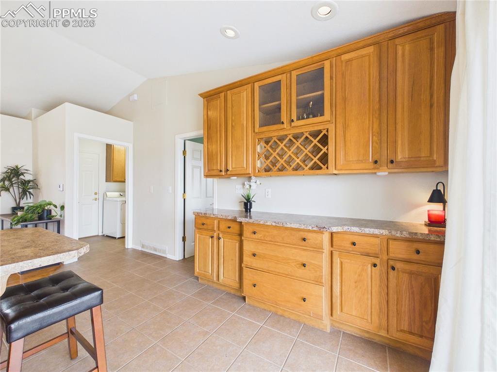 Image 15 of 47: Kitchen
