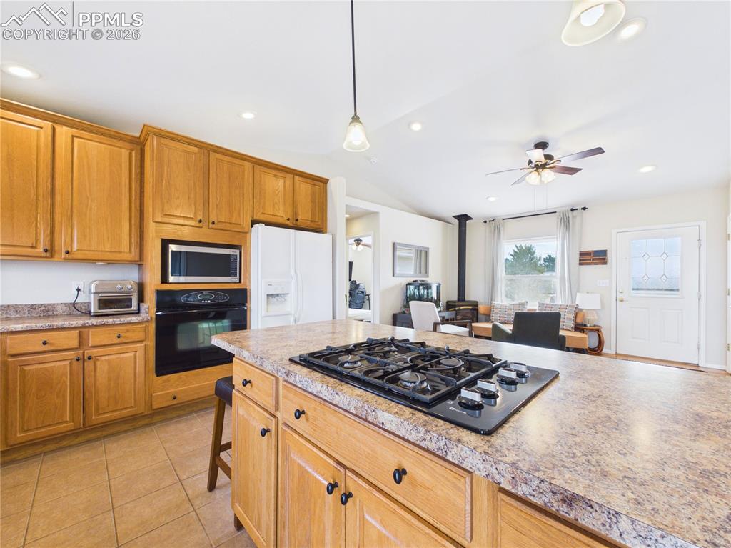 Image 17 of 47: Kitchen