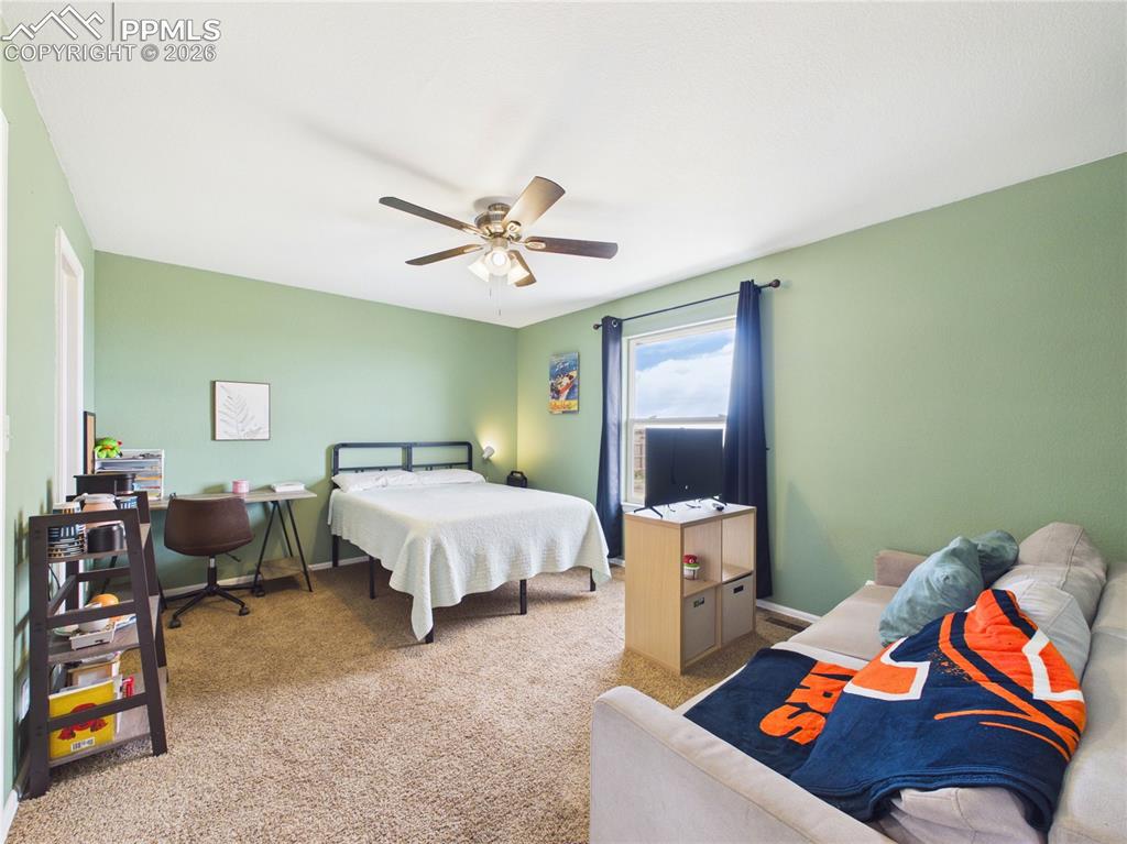 Image 19 of 47: Bedroom