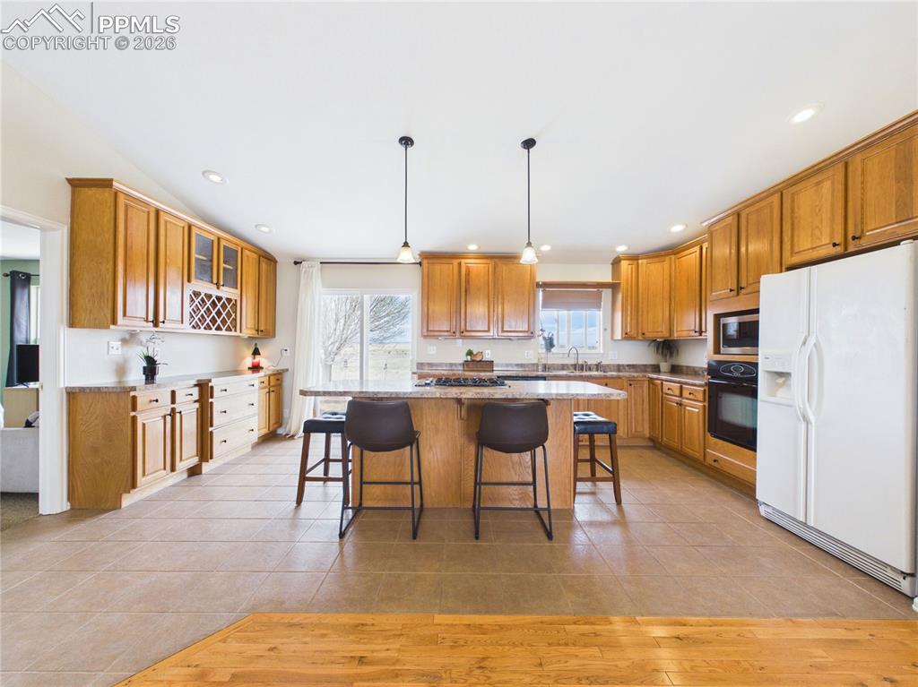 Image 9 of 47: Kitchen