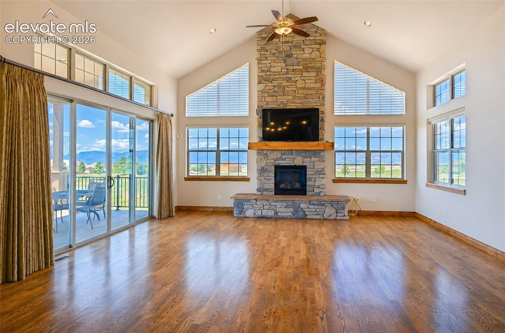 Image 13 of 48: Living Room