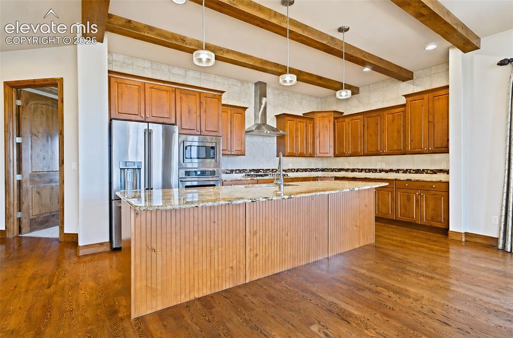 Image 15 of 48: Kitchen