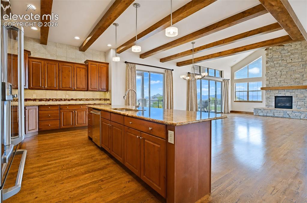Image 16 of 48: Kitchen