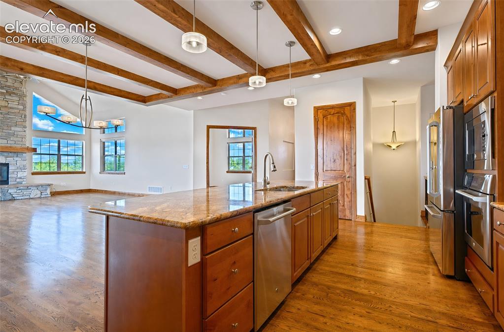 Image 17 of 48: Kitchen