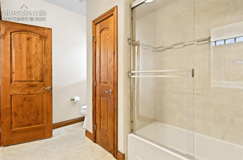Image 39 of 48: Jack and Jill bathroom