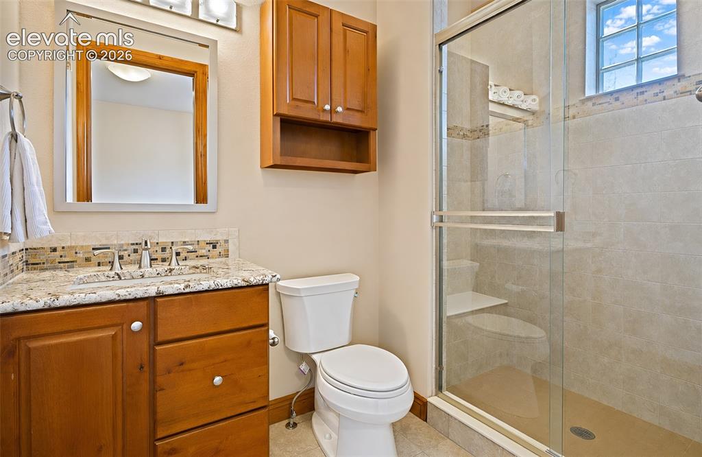 Image 44 of 48: Main level guest bedroom en-suite 3/4 bathroom