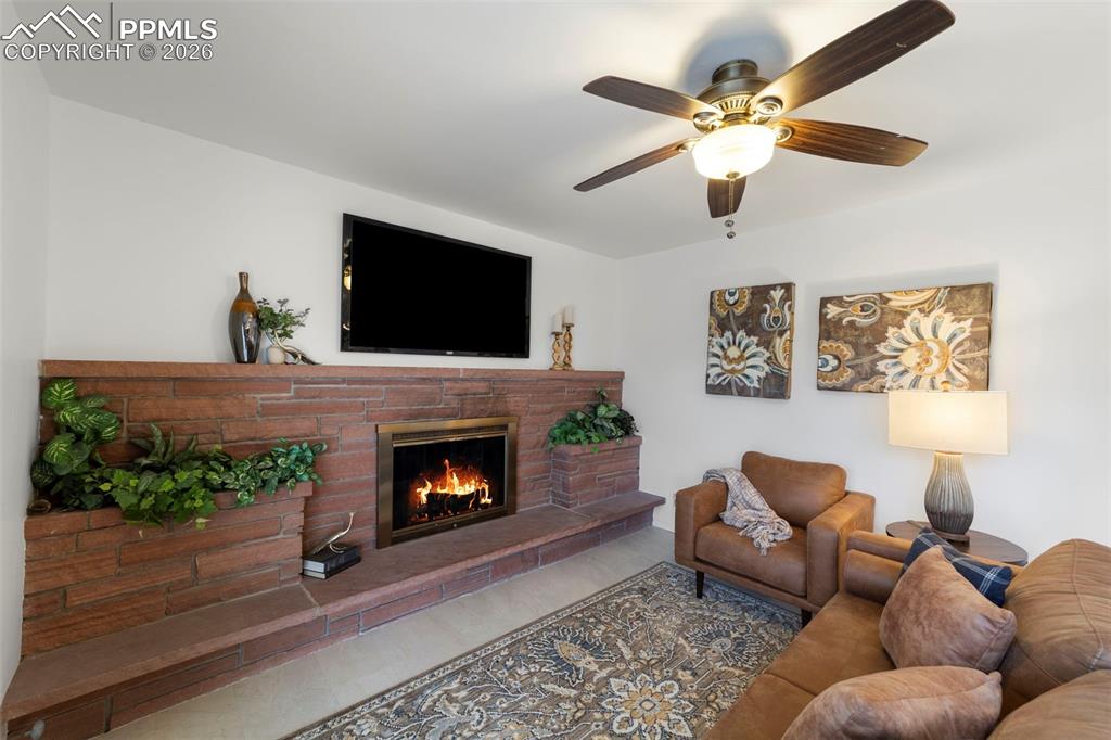 Image 10 of 50: Family Room