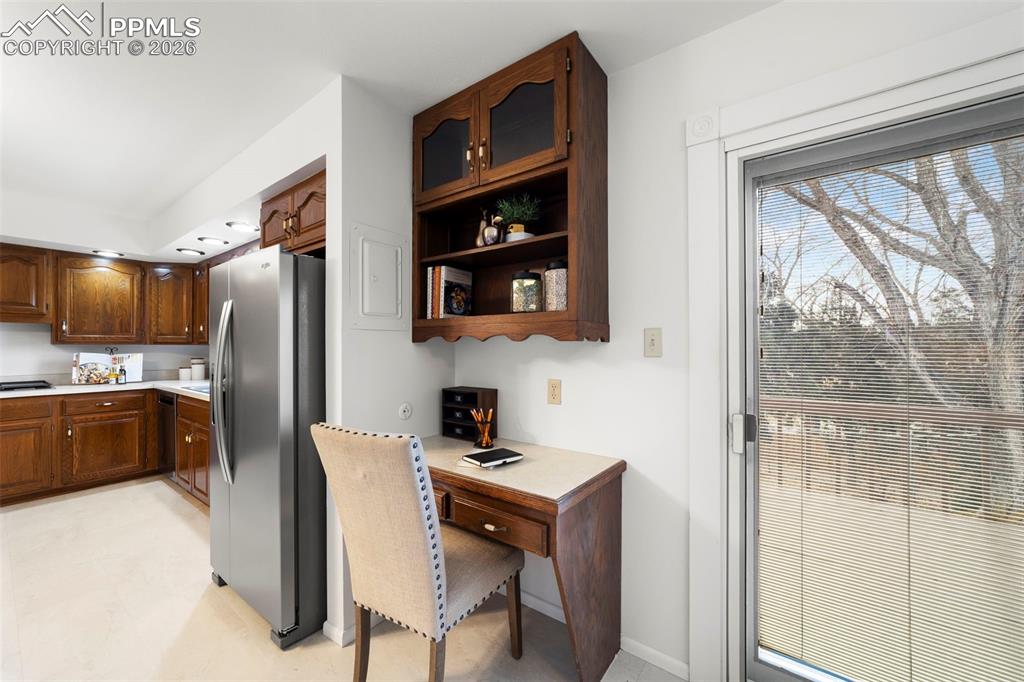 Image 13 of 50: Kitchen