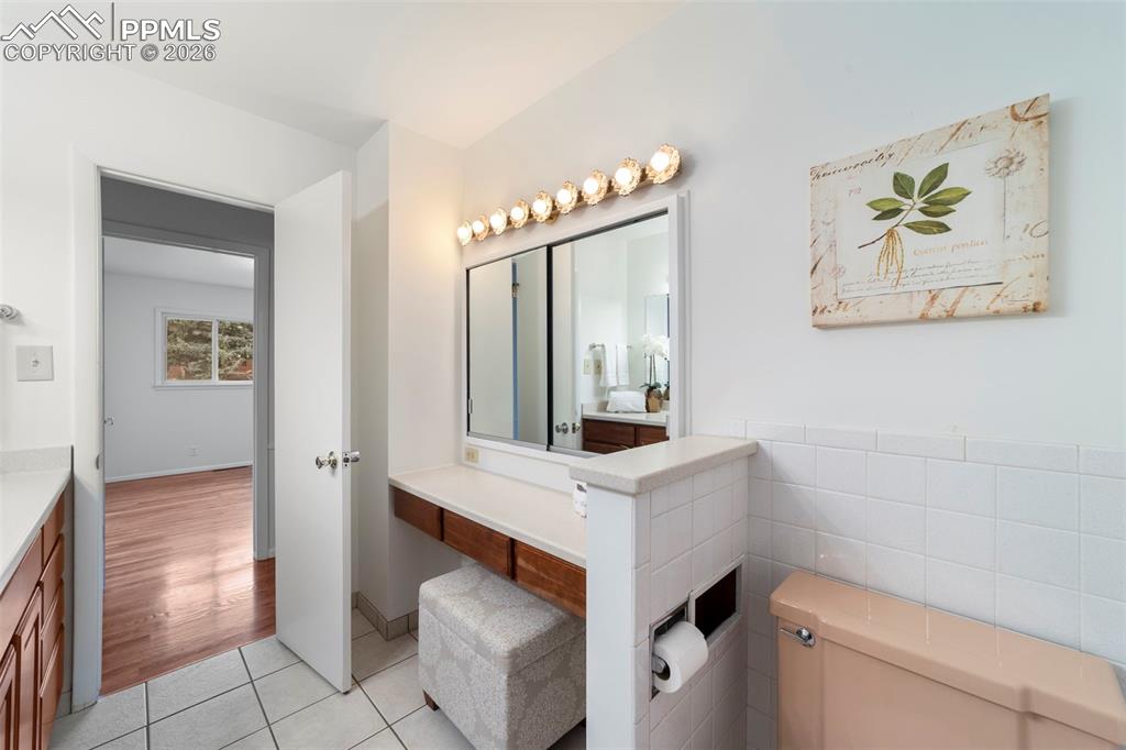 Image 22 of 50: Bathroom