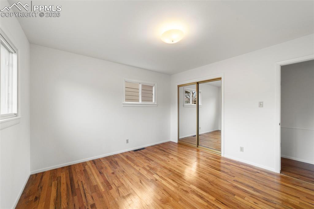 Image 24 of 50: Bedroom