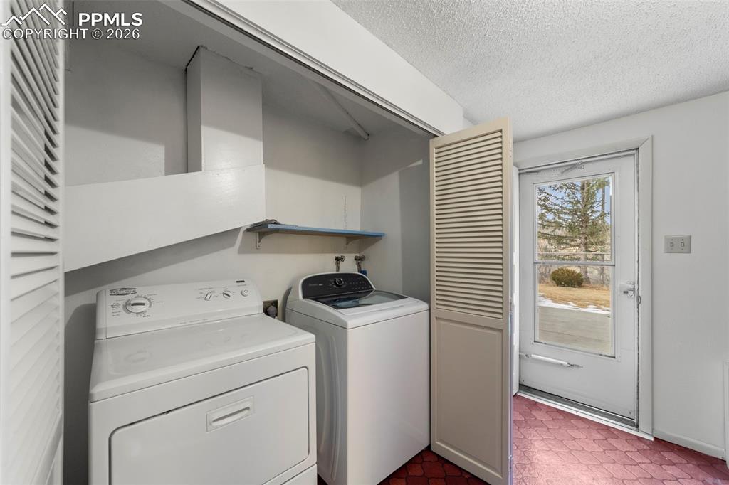 Image 29 of 50: Laundry