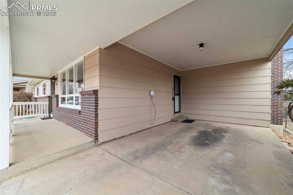 Image 3 of 50: Parking