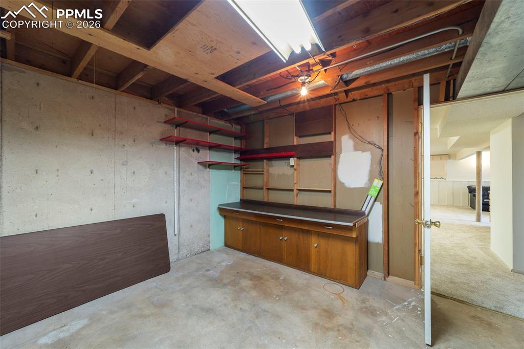 Image 39 of 50: Workshop