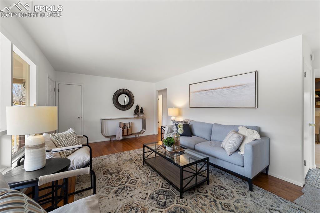 Image 6 of 50: Living Room