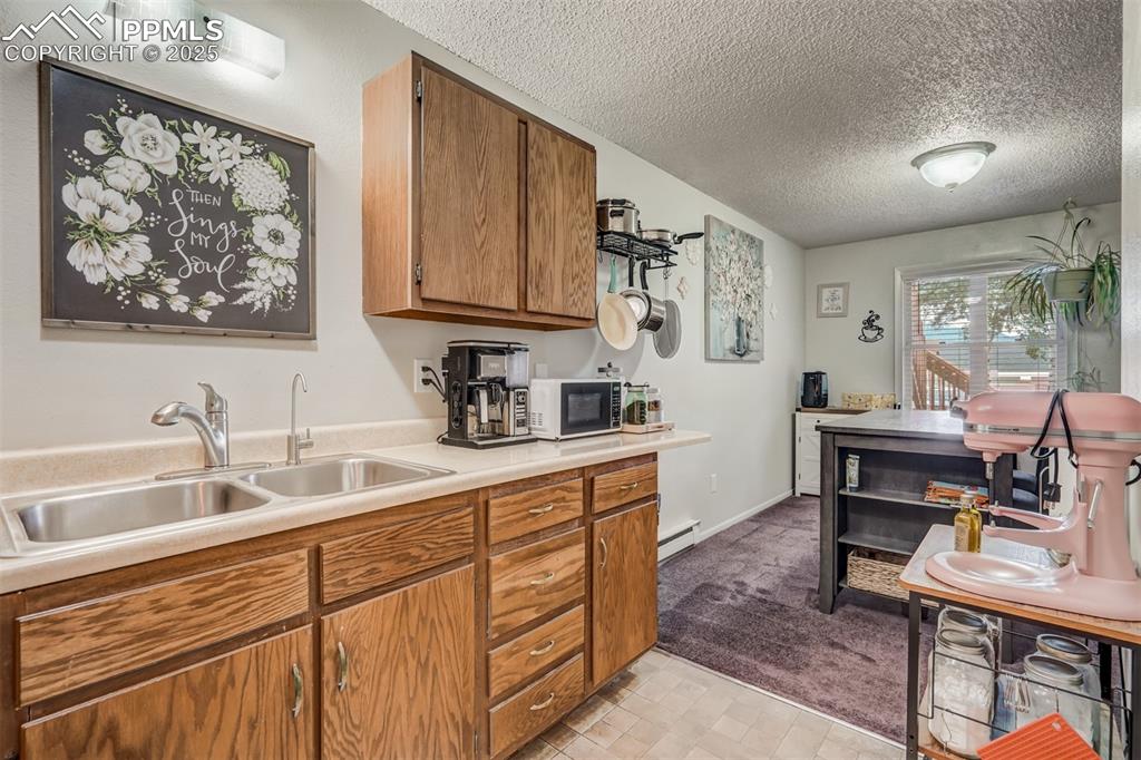 Image 12 of 28: Kitchen