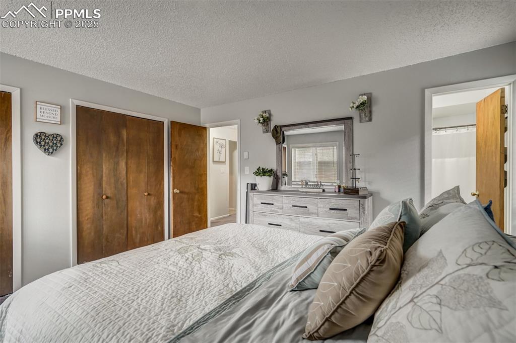 Image 14 of 28: Bedroom