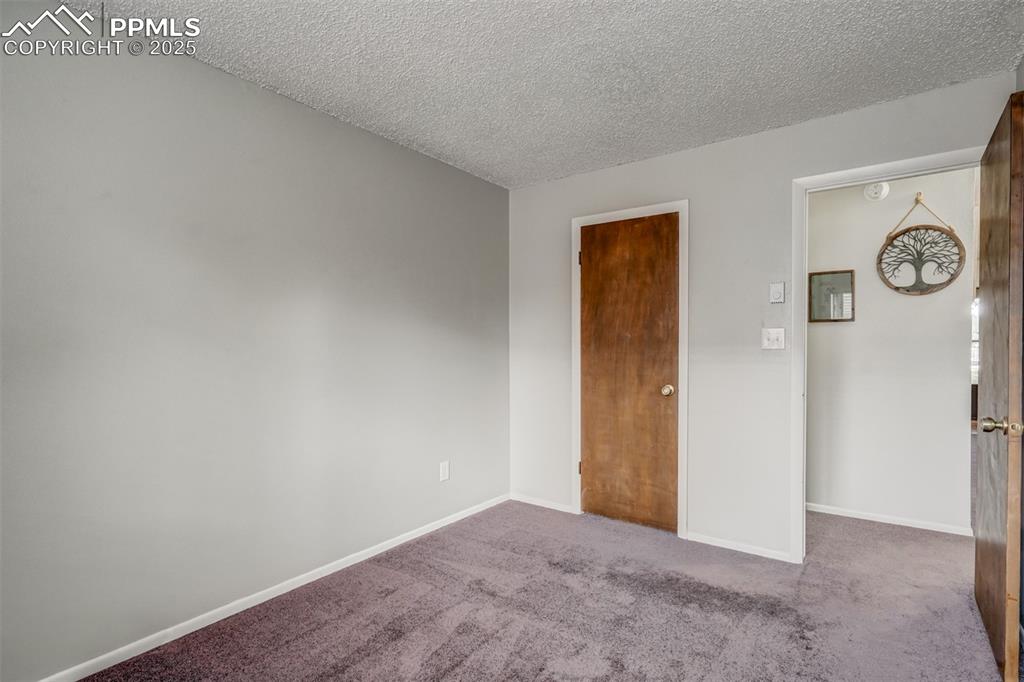 Image 18 of 28: Bedroom
