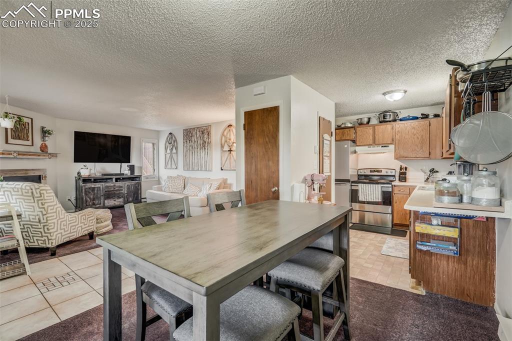 Image 9 of 28: Dining Area