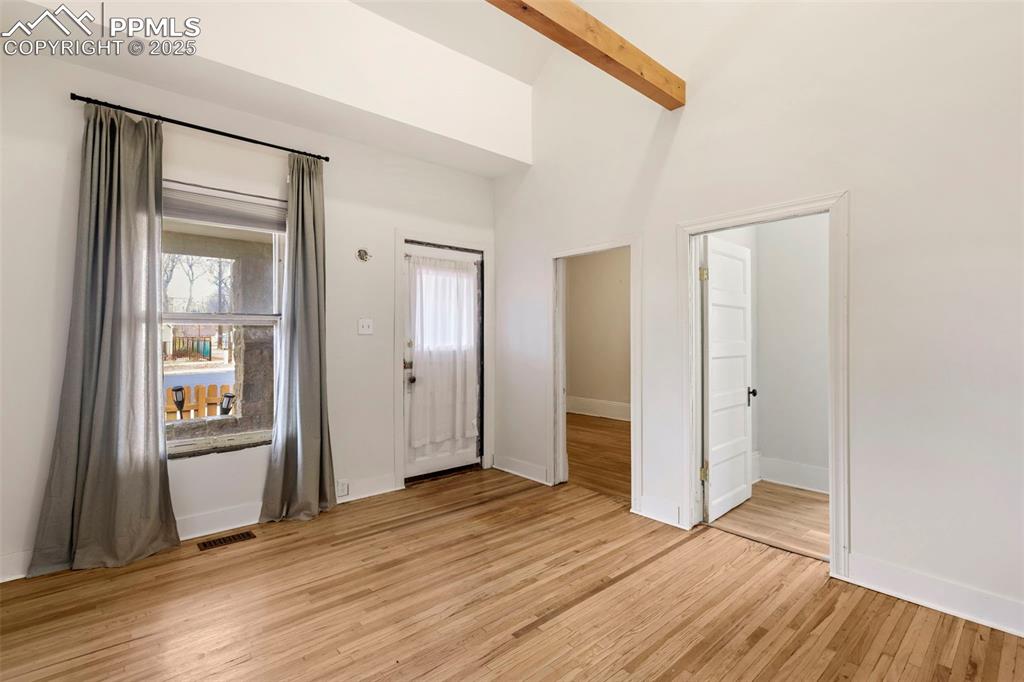 Image 11 of 40: Bedroom