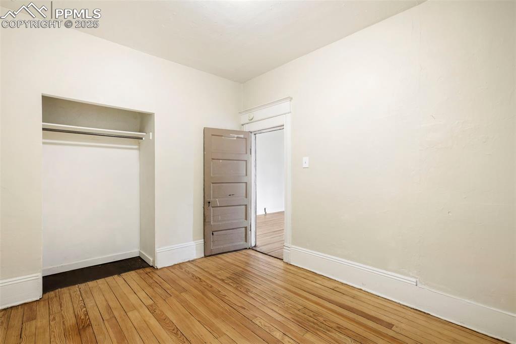 Image 29 of 40: Bedroom