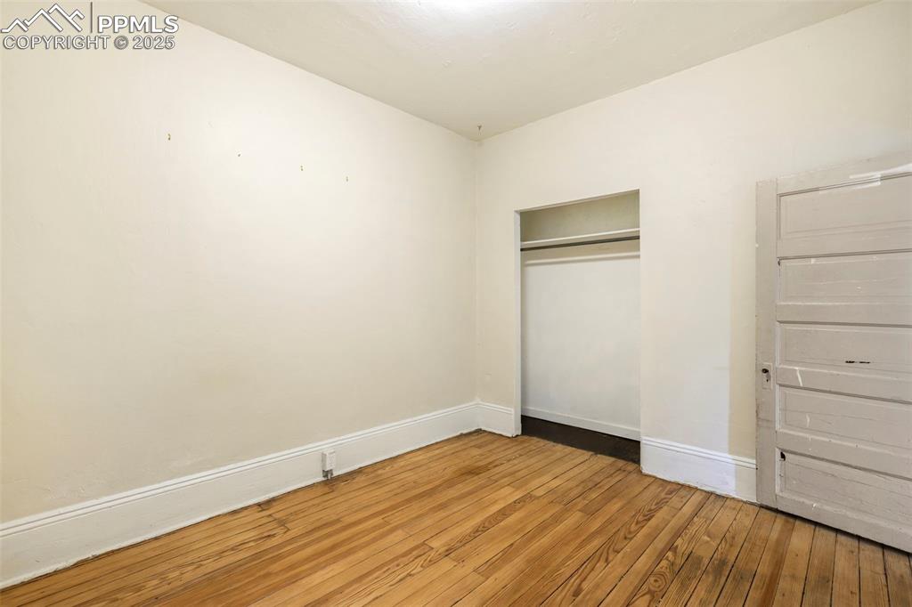 Image 30 of 40: Bedroom