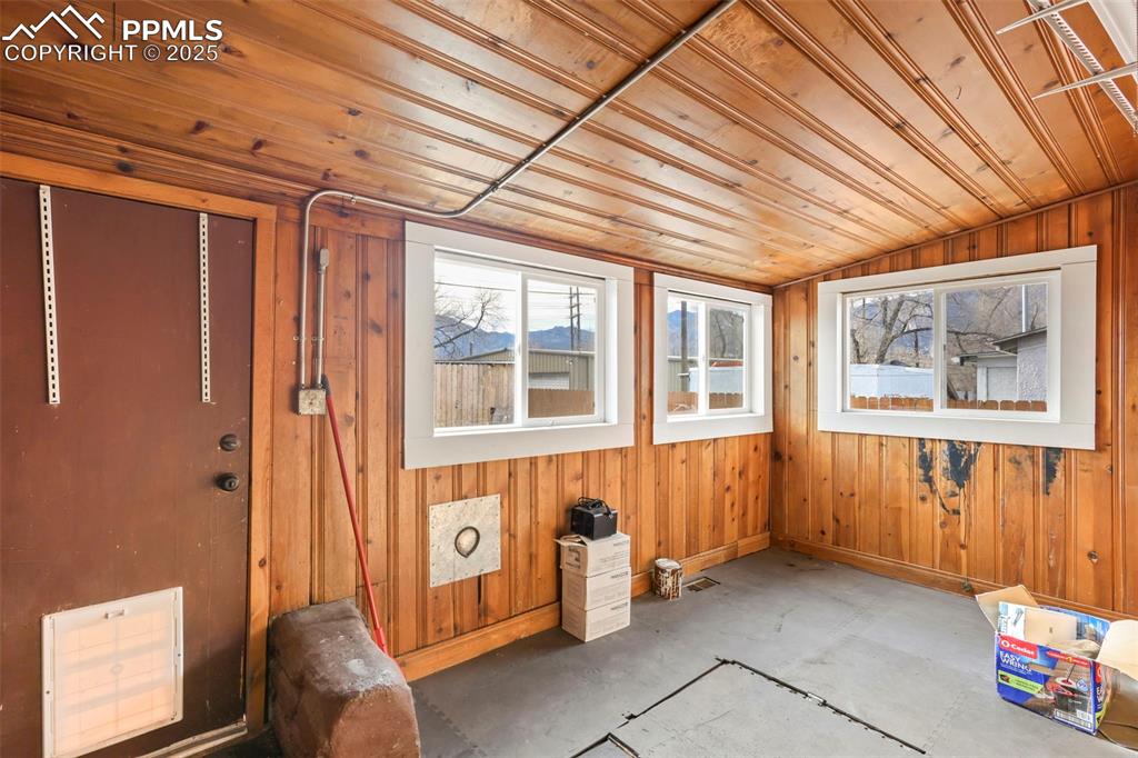 Image 39 of 40: Sun Room