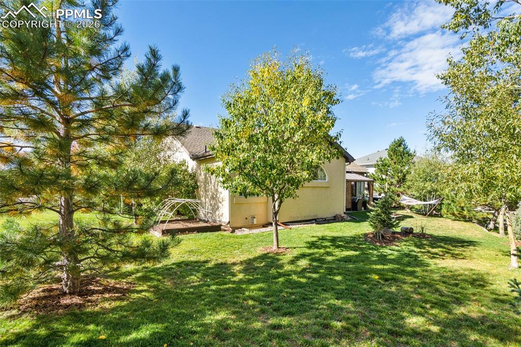 Image 35 of 36: Yard