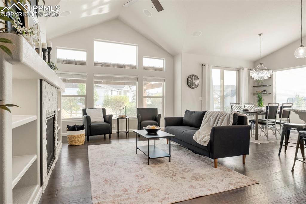 Image 13 of 50: Living Room