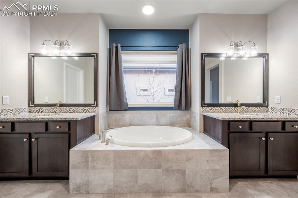 Image 24 of 50: Bathroom