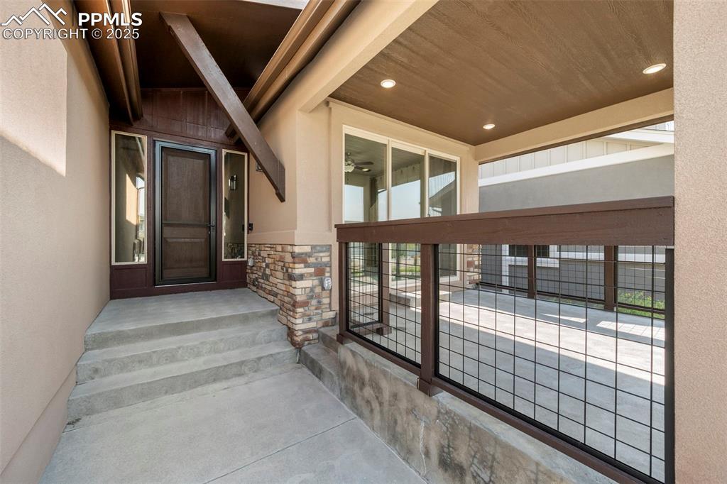 Image 4 of 50: Entry