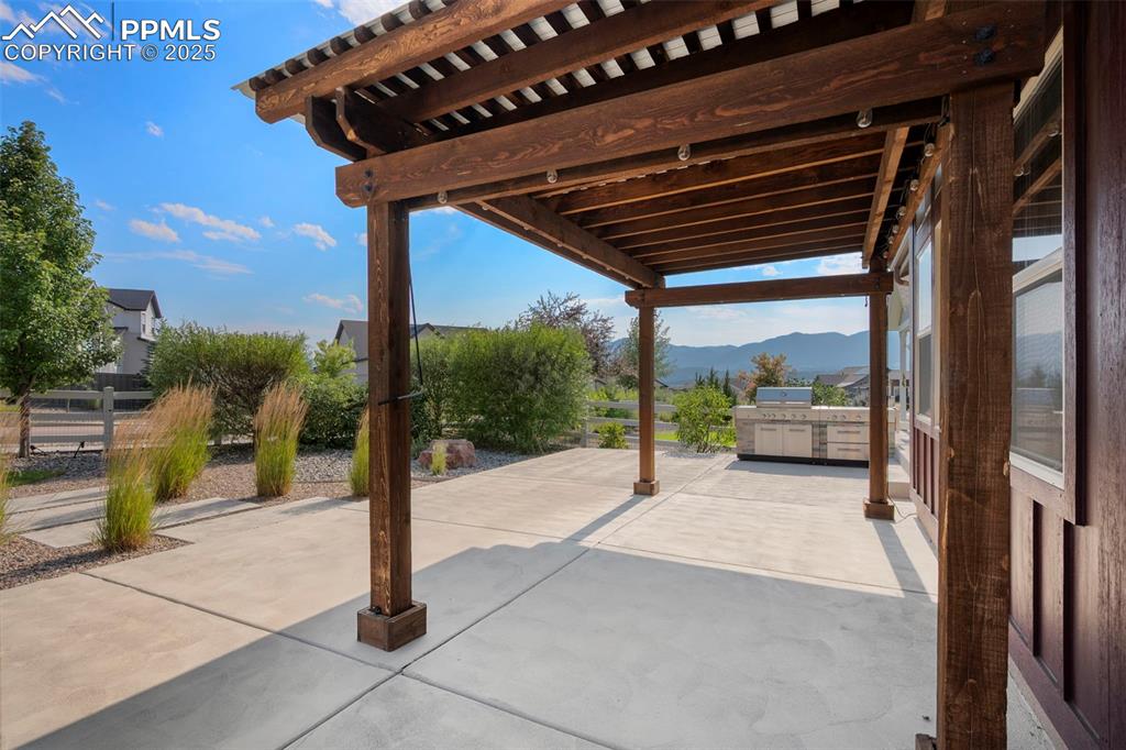 Image 8 of 50: Patio