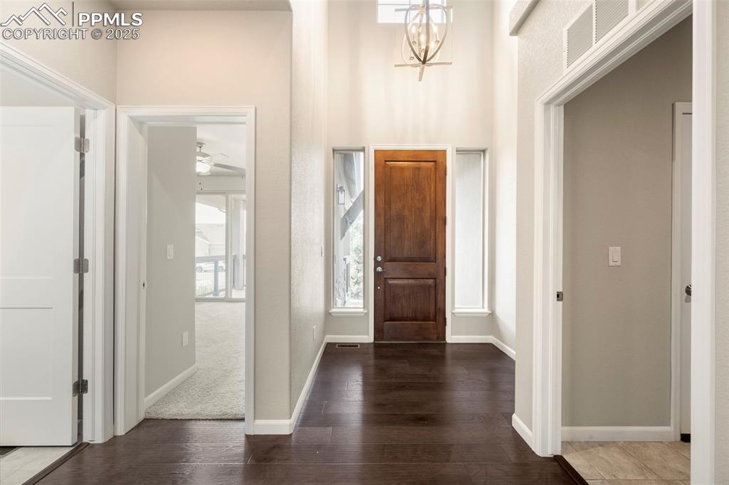 Image 9 of 50: Entry