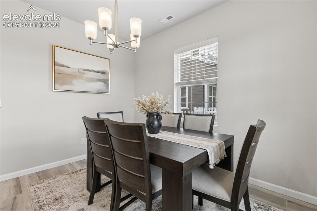 Image 10 of 40: Dining Area