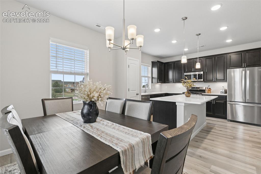 Image 13 of 40: Dining Area
