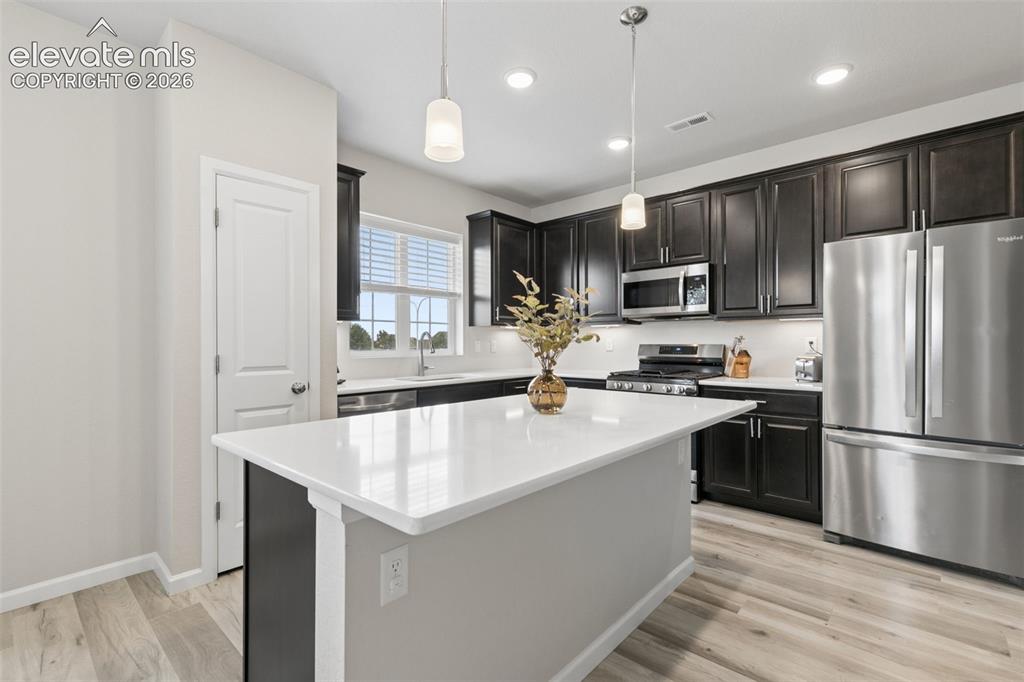 Image 15 of 40: Kitchen