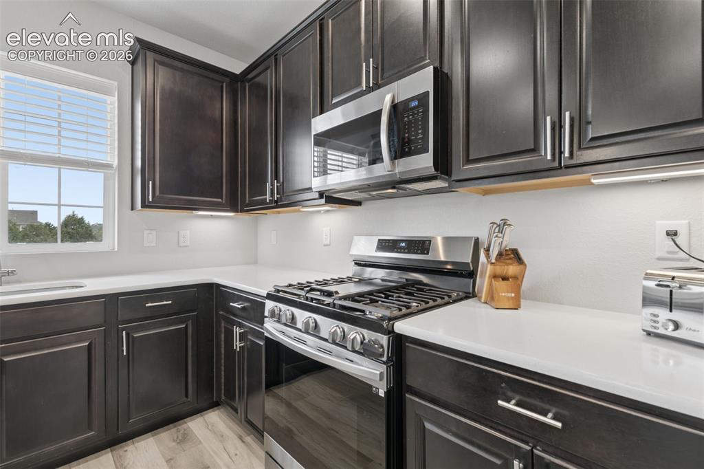 Image 16 of 40: Kitchen