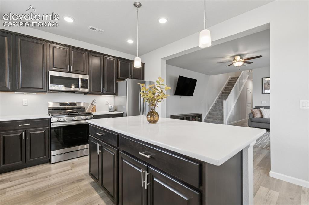 Image 18 of 40: Kitchen
