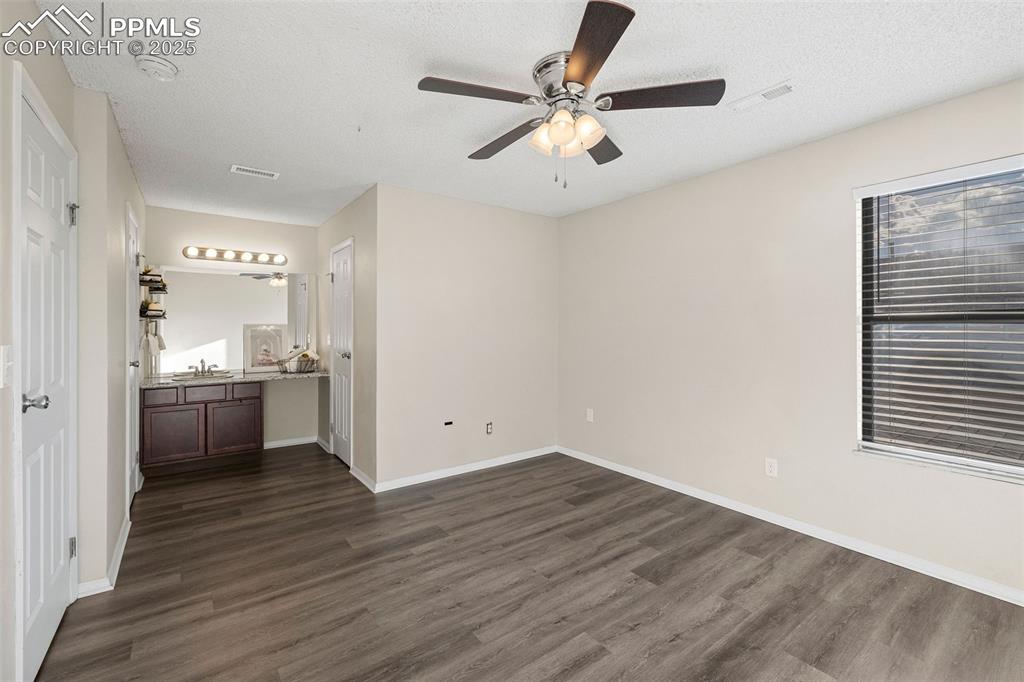 Image 20 of 29: Bedroom