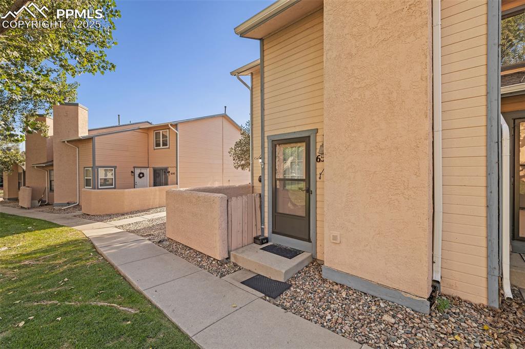 Image 4 of 29: Entry