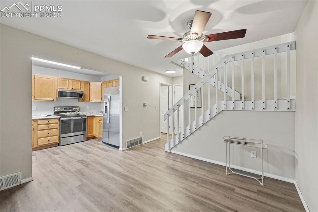 Image 8 of 29: Kitchen