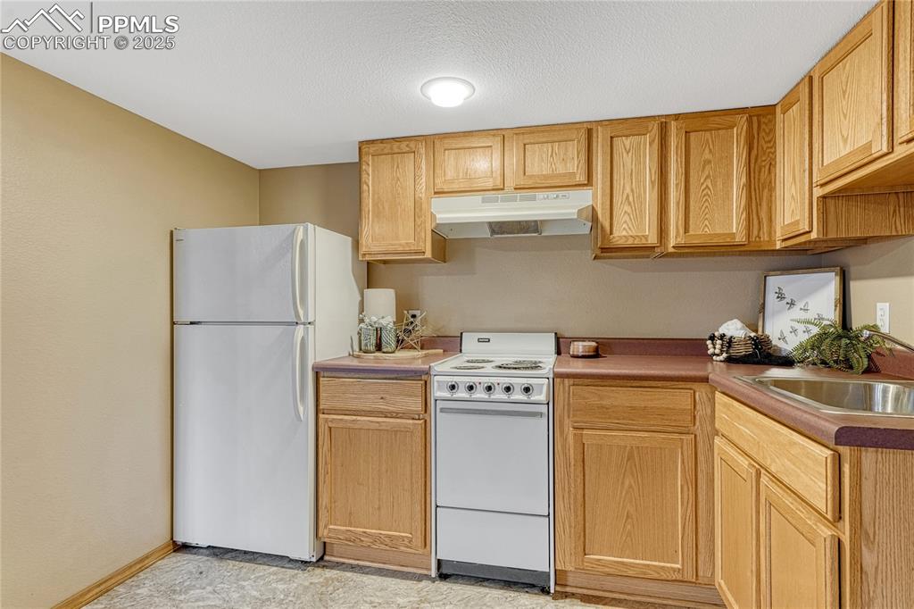 Image 42 of 50: Kitchen - Studio Apartment